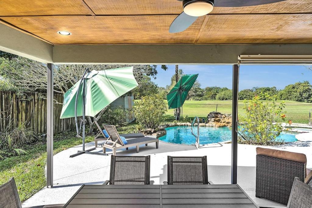 Pool Heat I Firepit And Bbq I 75"Tv I Foosball I 581Mbps Cooper City Bagian luar foto